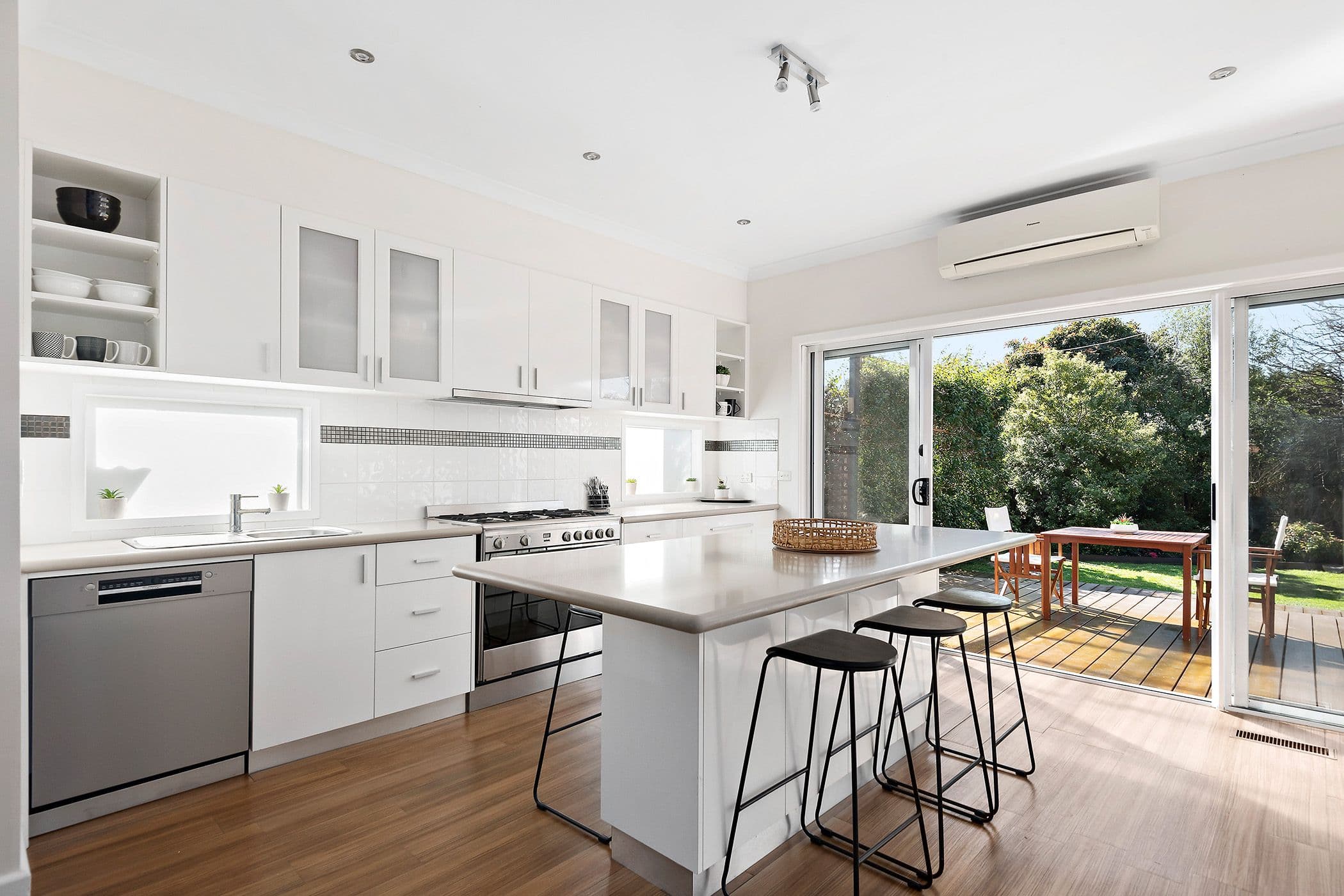 19 Coolibar Avenue, Seaford VIC 3198, Seaford - Thumbnail 2
