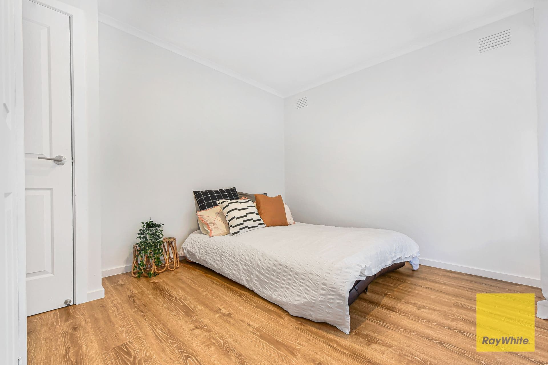 31 Dunstall Gardens, Caroline Springs - Thumbnail 8