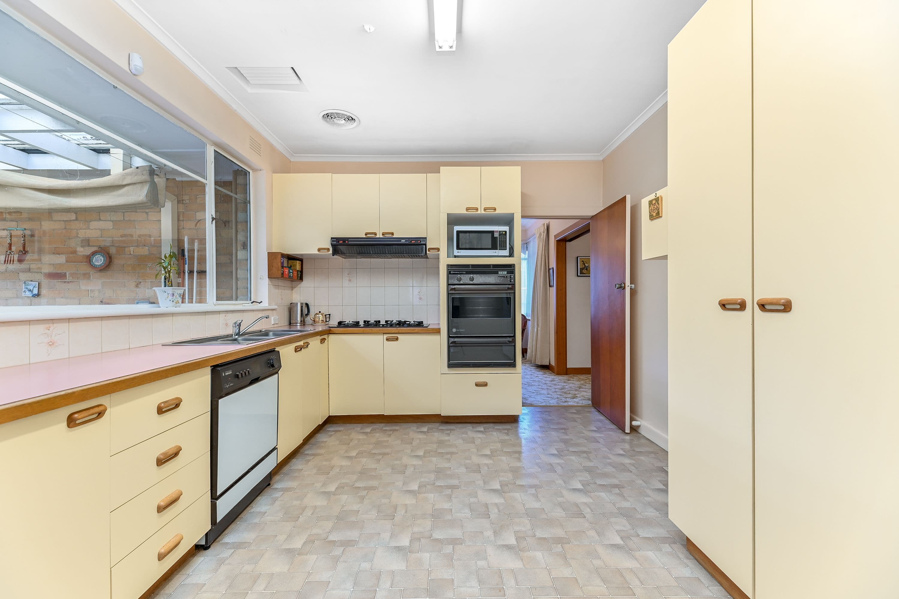 17 Winbourne Road, Mount Waverley VIC 3149, Mount Waverley - Thumbnail 6