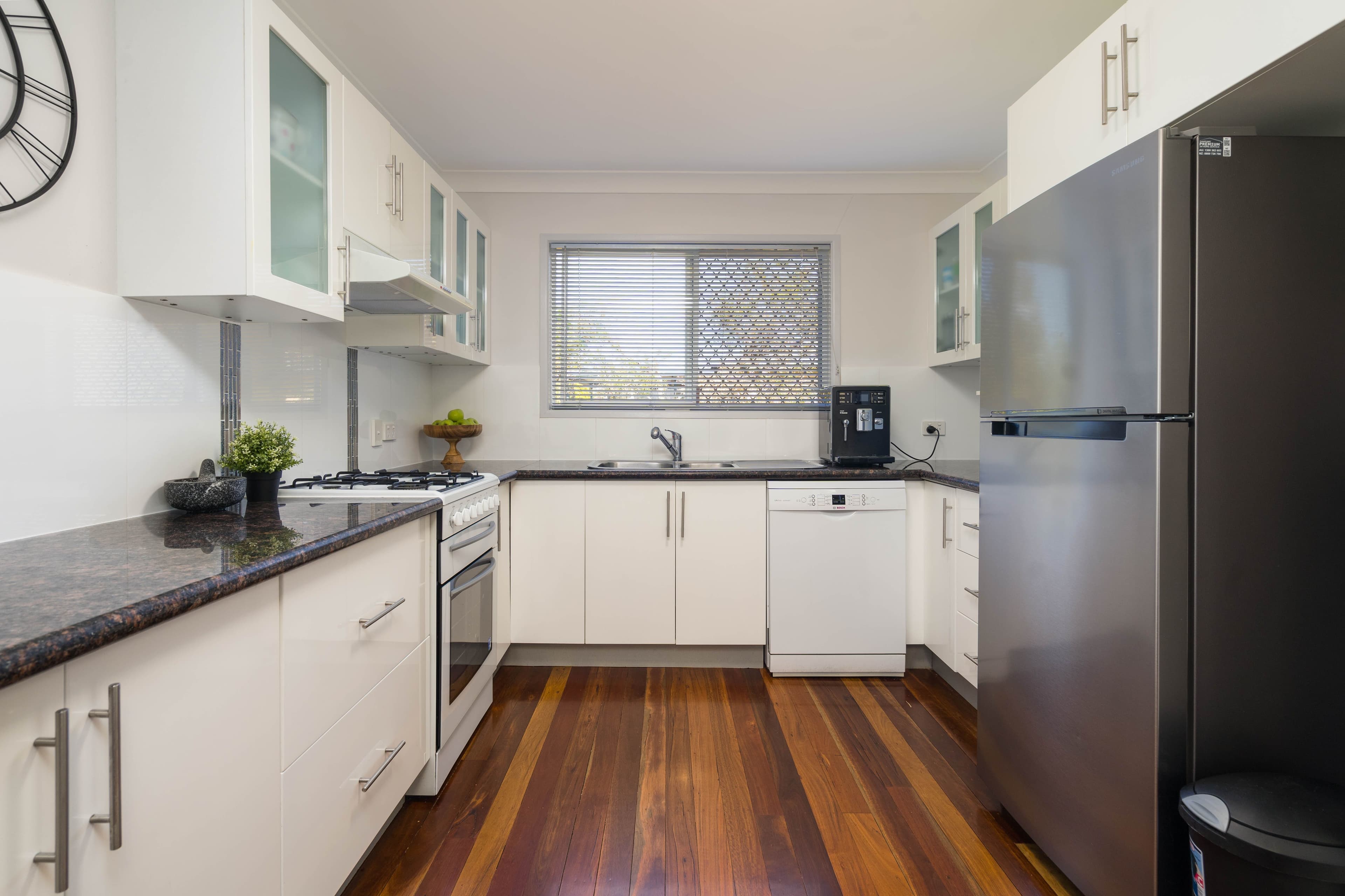 10 Bryant Court, Silkstone QLD 4304, Silkstone - Thumbnail 4