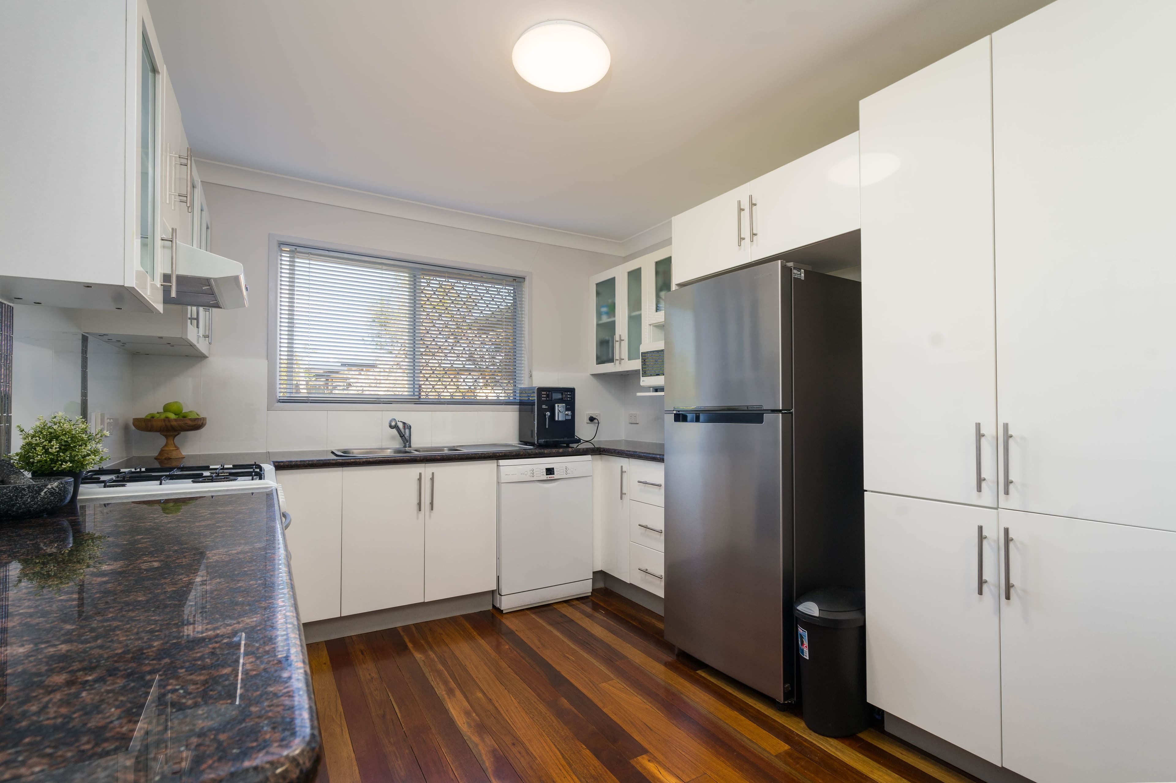 10 Bryant Court, Silkstone QLD 4304, Silkstone - Thumbnail 5
