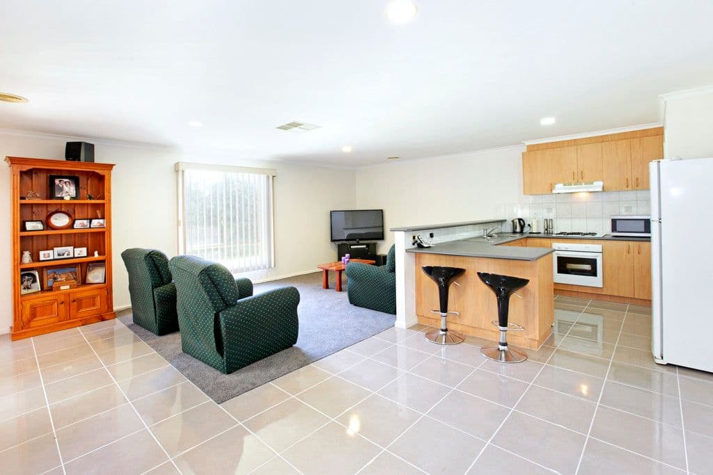 13 Thorogood Court, Grovedale VIC 3216, Grovedale - Thumbnail 3