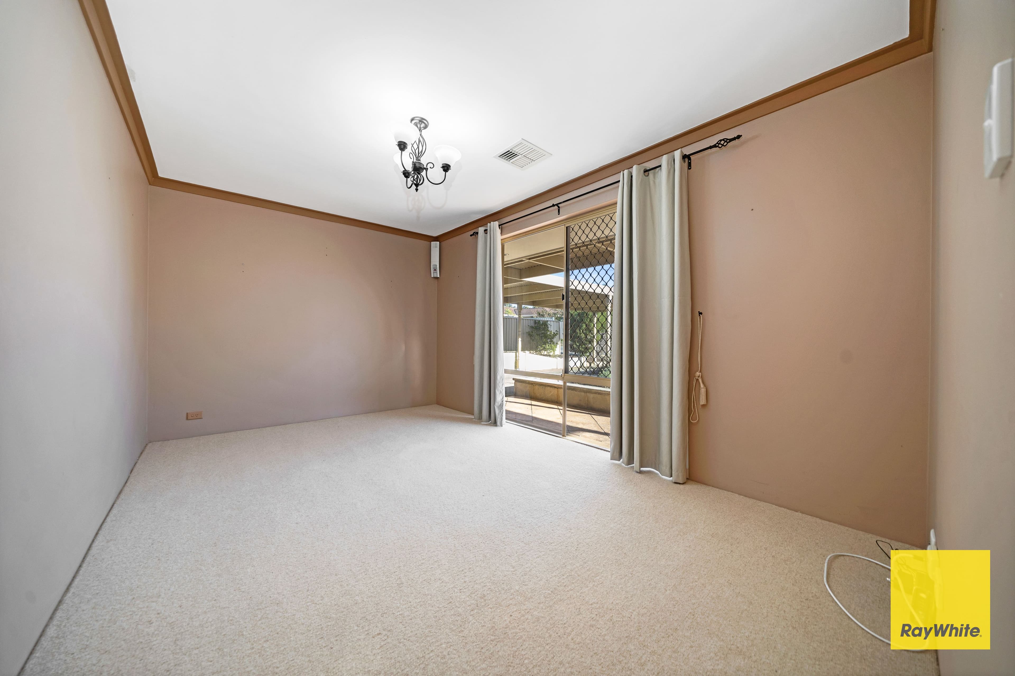 1 Nealie Close, Mirrabooka WA 6061, Mirrabooka - Thumbnail 4