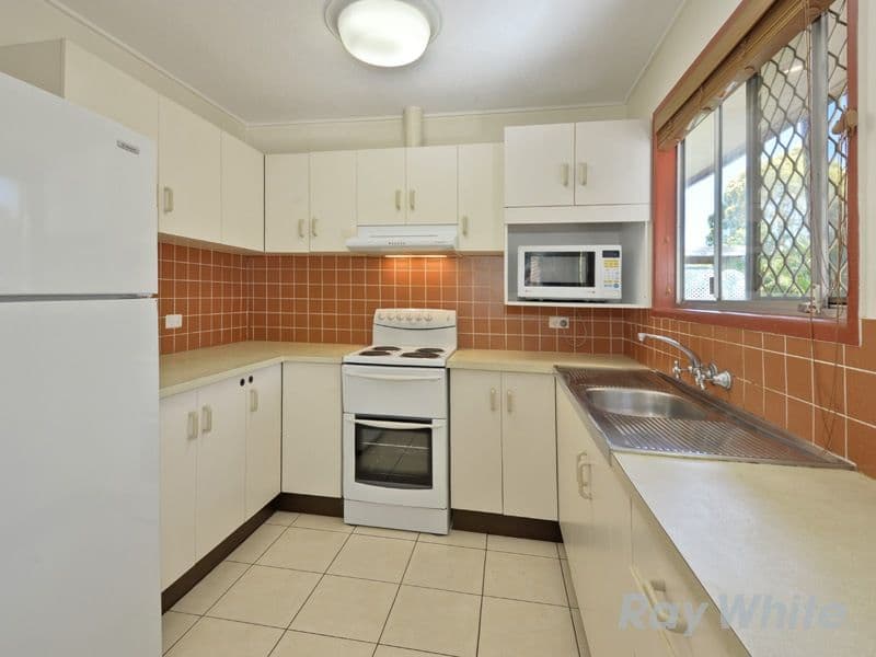 35 Folkstone Avenue, ALBANY CREEK QLD 4035, Albany Creek - Thumbnail 4