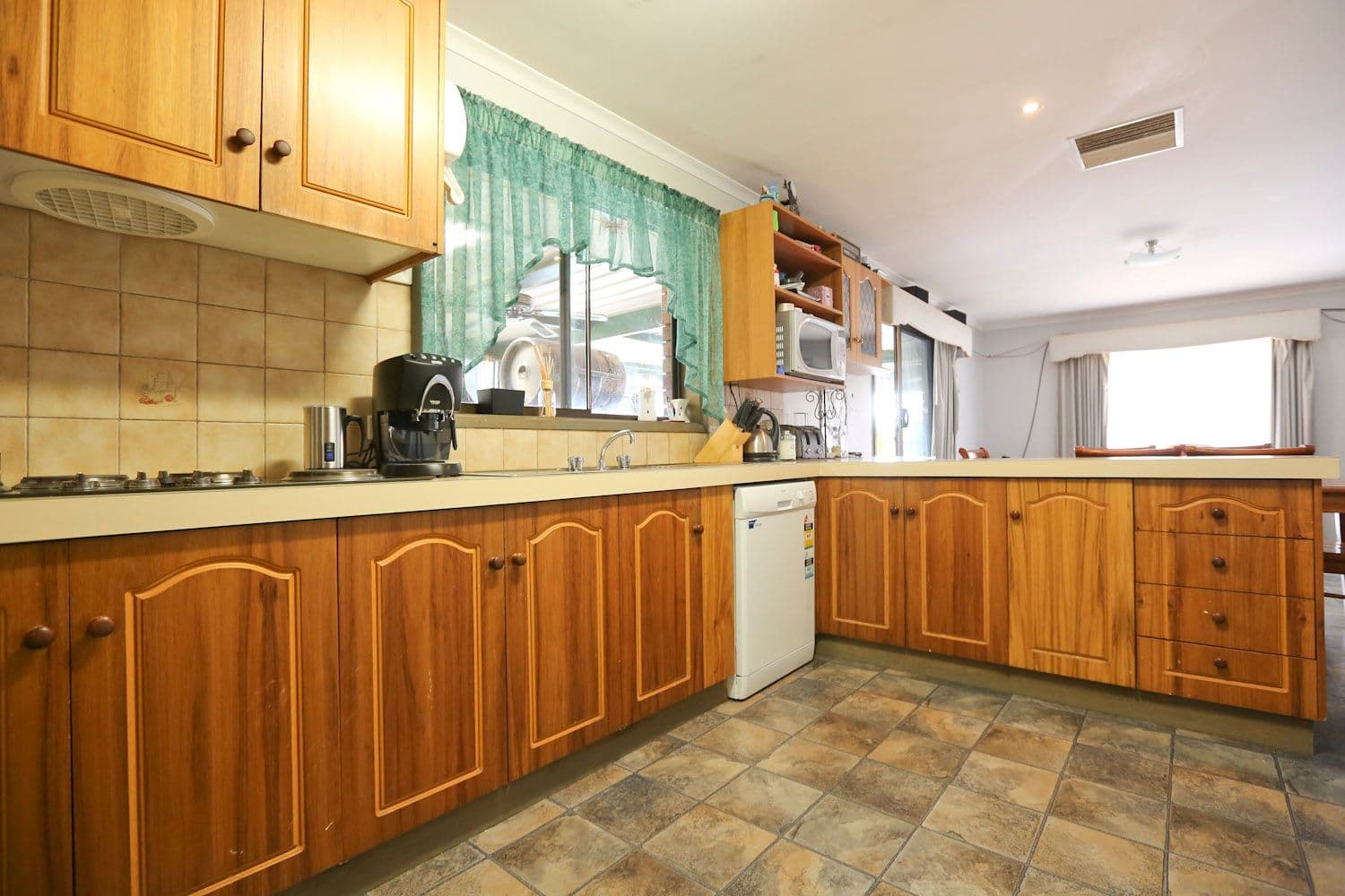 5 Etherington Drive, MILDURA VIC 3500, Mildura - Thumbnail 3