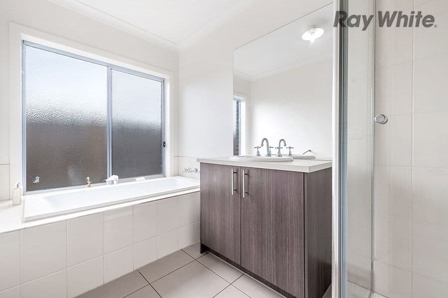 6 Burswood Circuit, Melton West VIC 3337, Melton West - Thumbnail 5