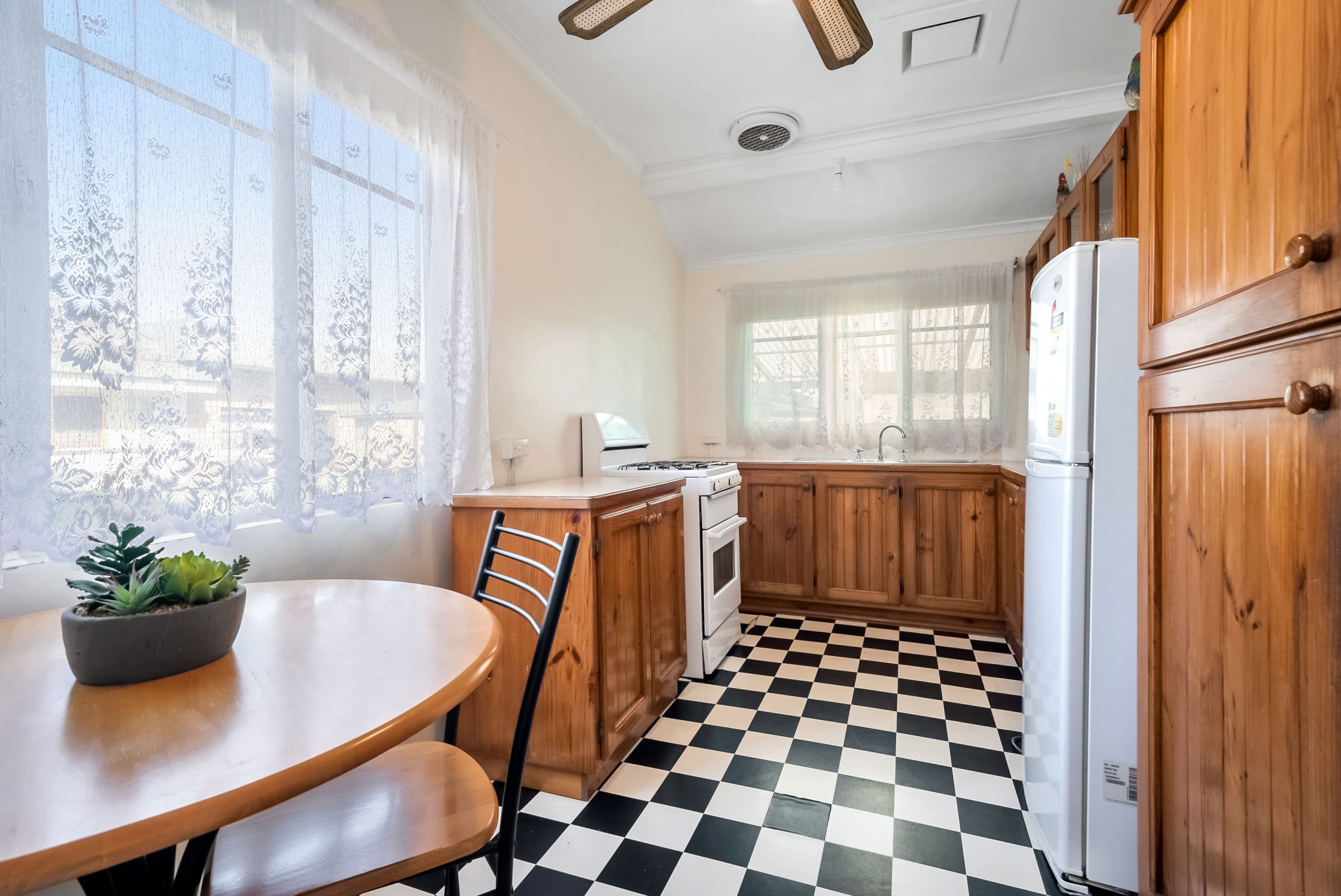 17 Emerald Street, Preston VIC 3072, Preston - Thumbnail 3