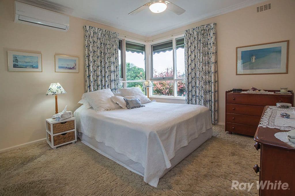 16 Mayfield Drive, Mount Waverley VIC 3149, Mount Waverley - Thumbnail 3