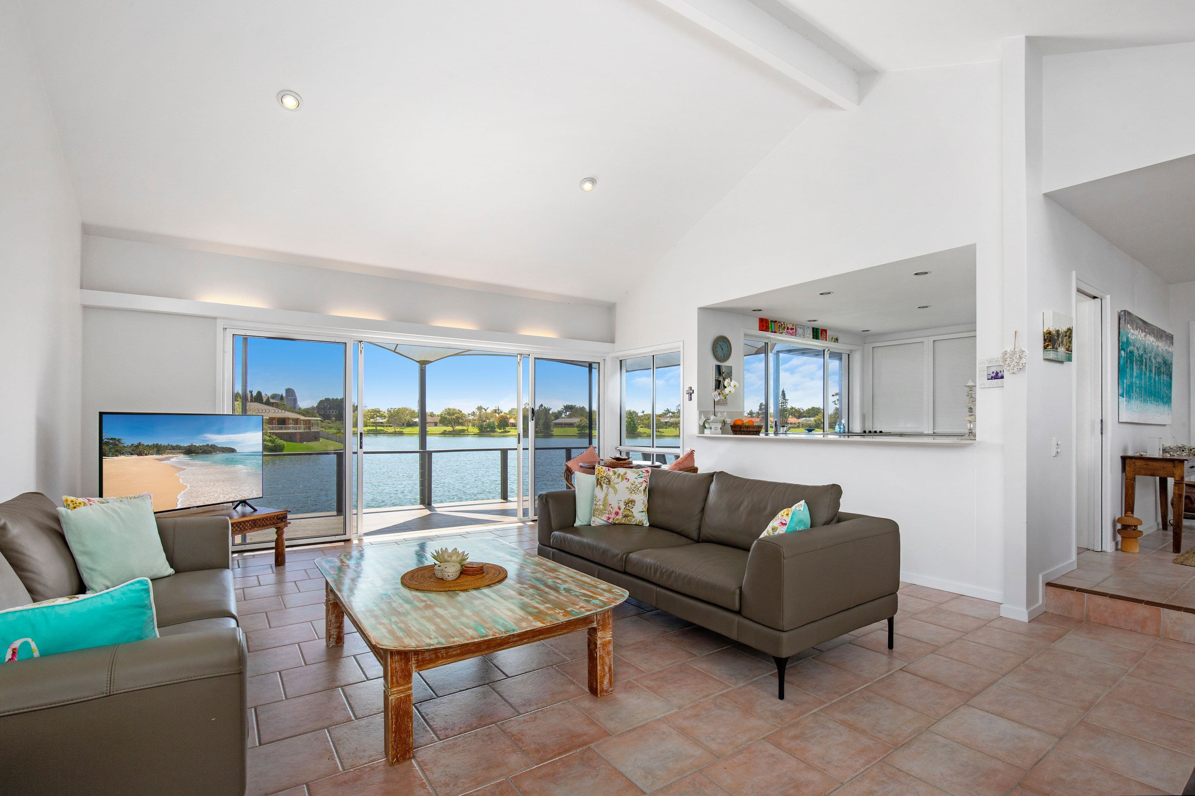 32 Wild Duck Drive, Mermaid Waters QLD 4218, Mermaid Waters - Thumbnail 5