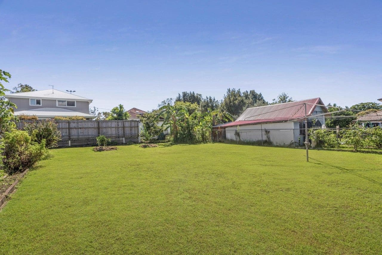 11 Howard Street, Grange QLD 4051, Grange - Thumbnail 3