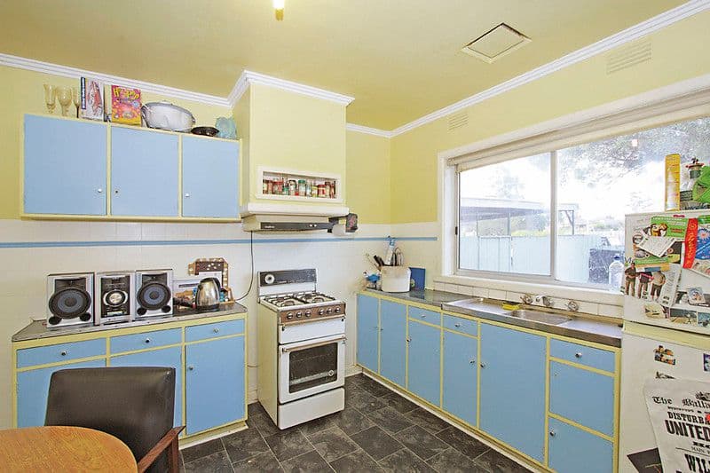 115 North Road, AVONDALE HEIGHTS VIC 3034, Avondale Heights - Thumbnail 2