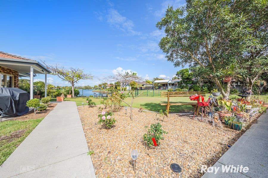 56 Biggs Avenue, Beachmere QLD 4510, Beachmere - Thumbnail 5