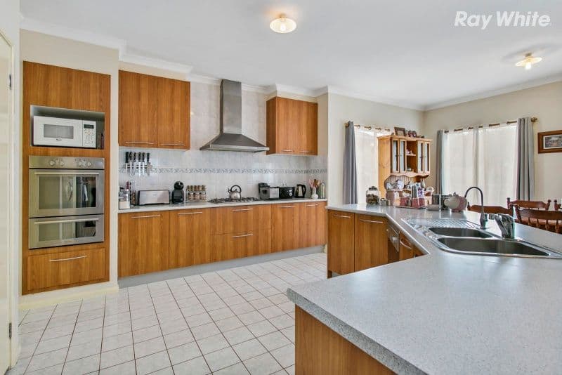 19 Clearwater Drive, Pakenham VIC 3810, Pakenham - Thumbnail 4