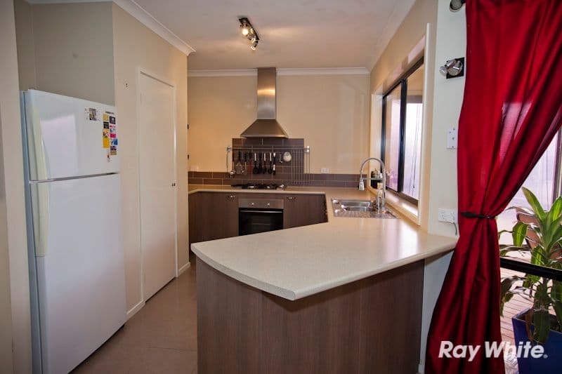 10  Veitch Court, PAKENHAM VIC 3810, Pakenham - Thumbnail 3