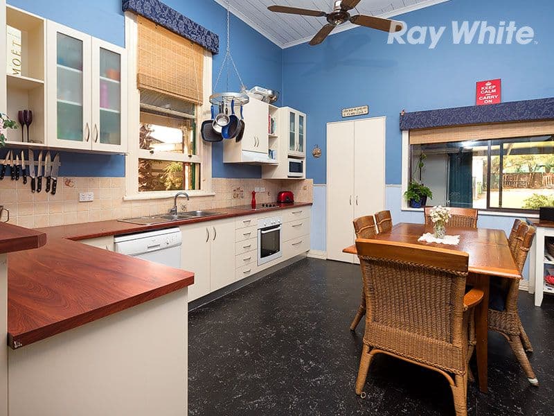 27 Bow Street, COROWA NSW 2646, Corowa - Thumbnail 2