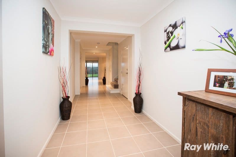 31 Edgeware Close, PAKENHAM VIC 3810, Pakenham - Thumbnail 3