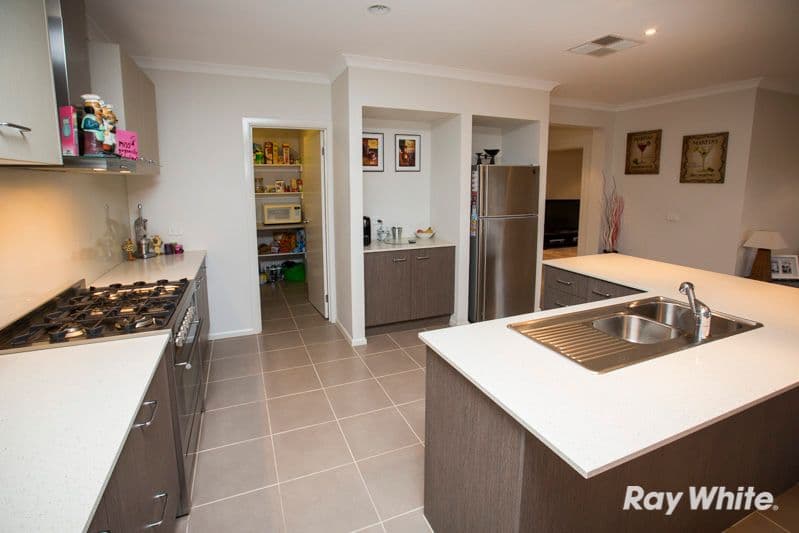 31 Edgeware Close, PAKENHAM VIC 3810, Pakenham - Thumbnail 7
