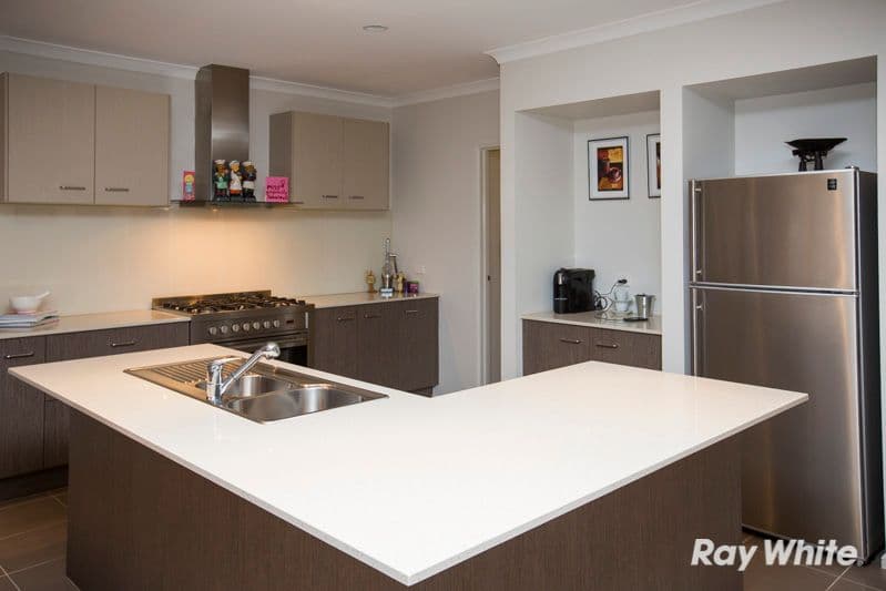 31 Edgeware Close, PAKENHAM VIC 3810, Pakenham - Thumbnail 8