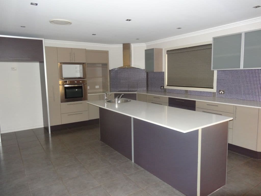 1 Poinciana Avenue, KINGAROY QLD 4610, Kingaroy - Thumbnail 3