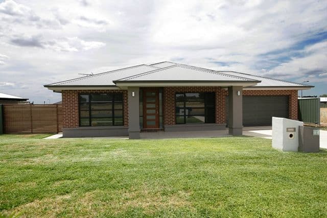 4 Hazelwood Drive, FOREST HILL NSW 2651, Forest Hill - Thumbnail 3