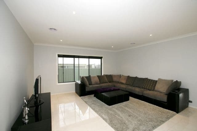 4 Hazelwood Drive, FOREST HILL NSW 2651, Forest Hill - Thumbnail 6
