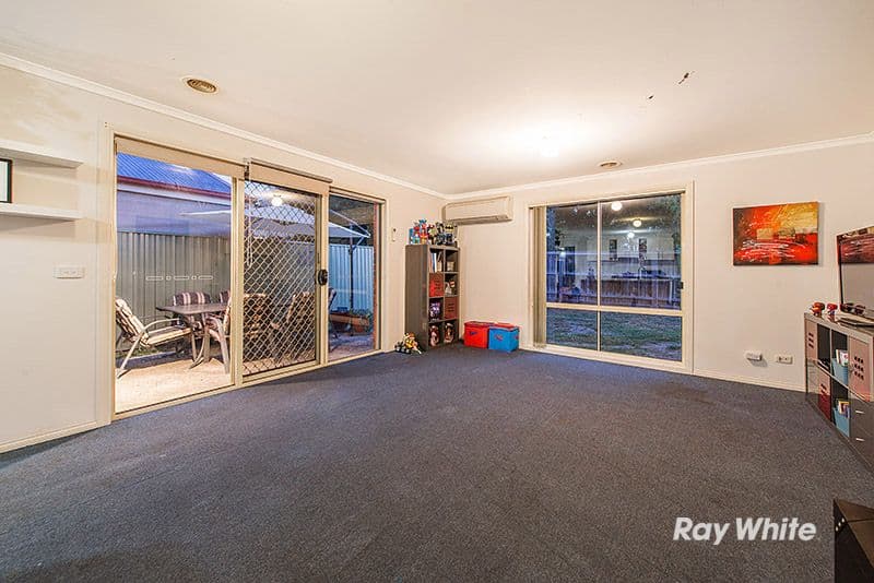 49 Briarcrest Drive, Cranbourne East VIC 3977, Cranbourne East - Thumbnail 4