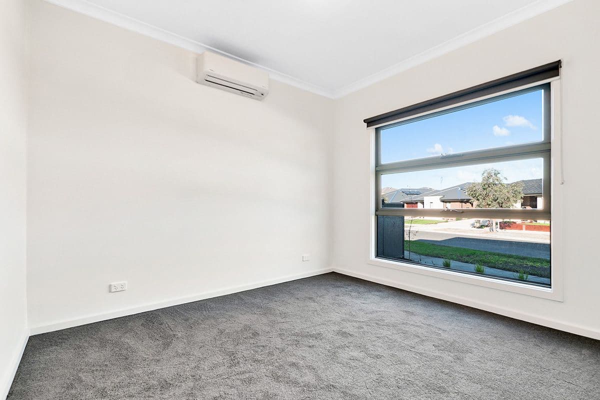 15c Lanthorn Crescent, Cranbourne East VIC 3977, Cranbourne East - Thumbnail 6