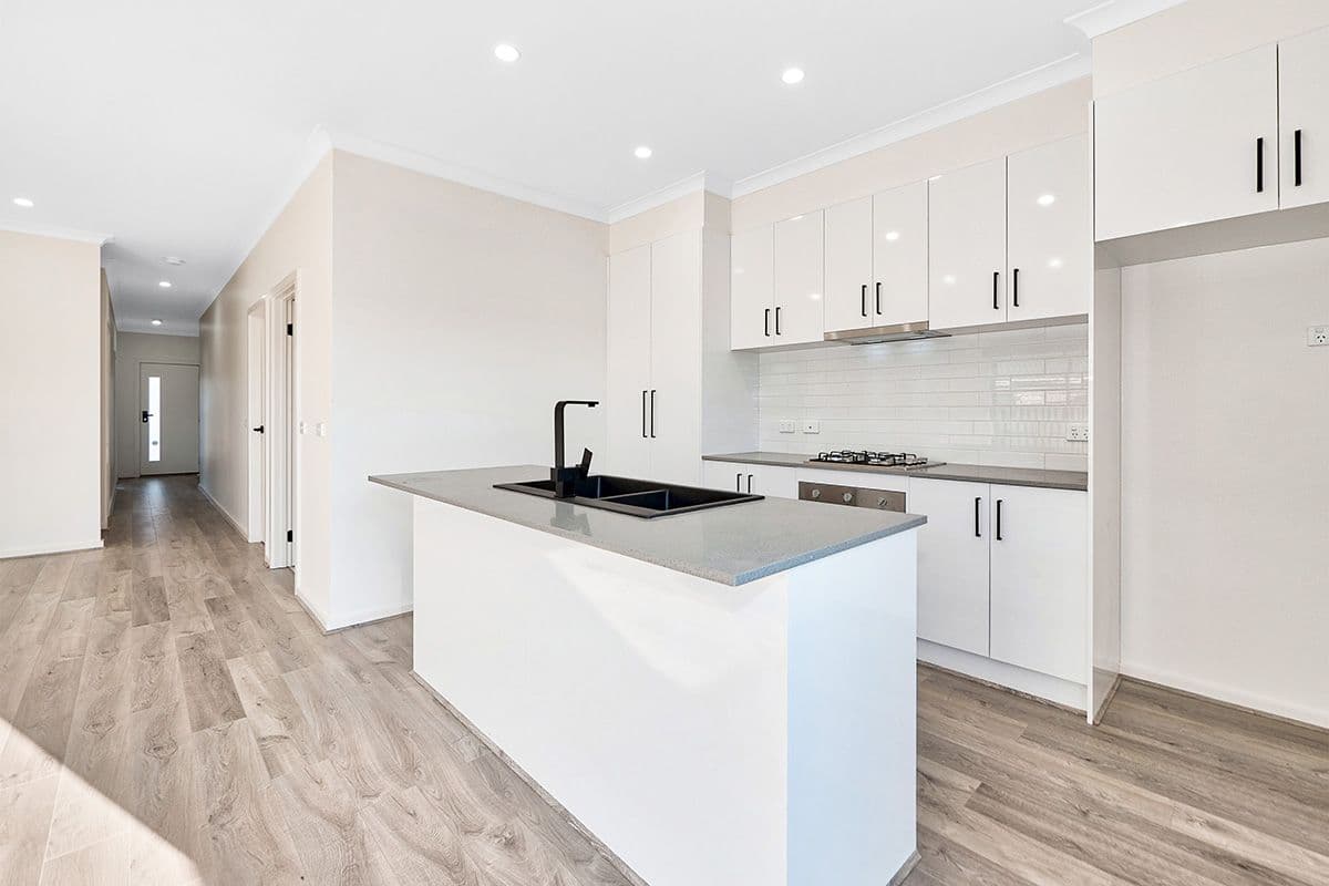 15c Lanthorn Crescent, Cranbourne East VIC 3977, Cranbourne East - Thumbnail 8