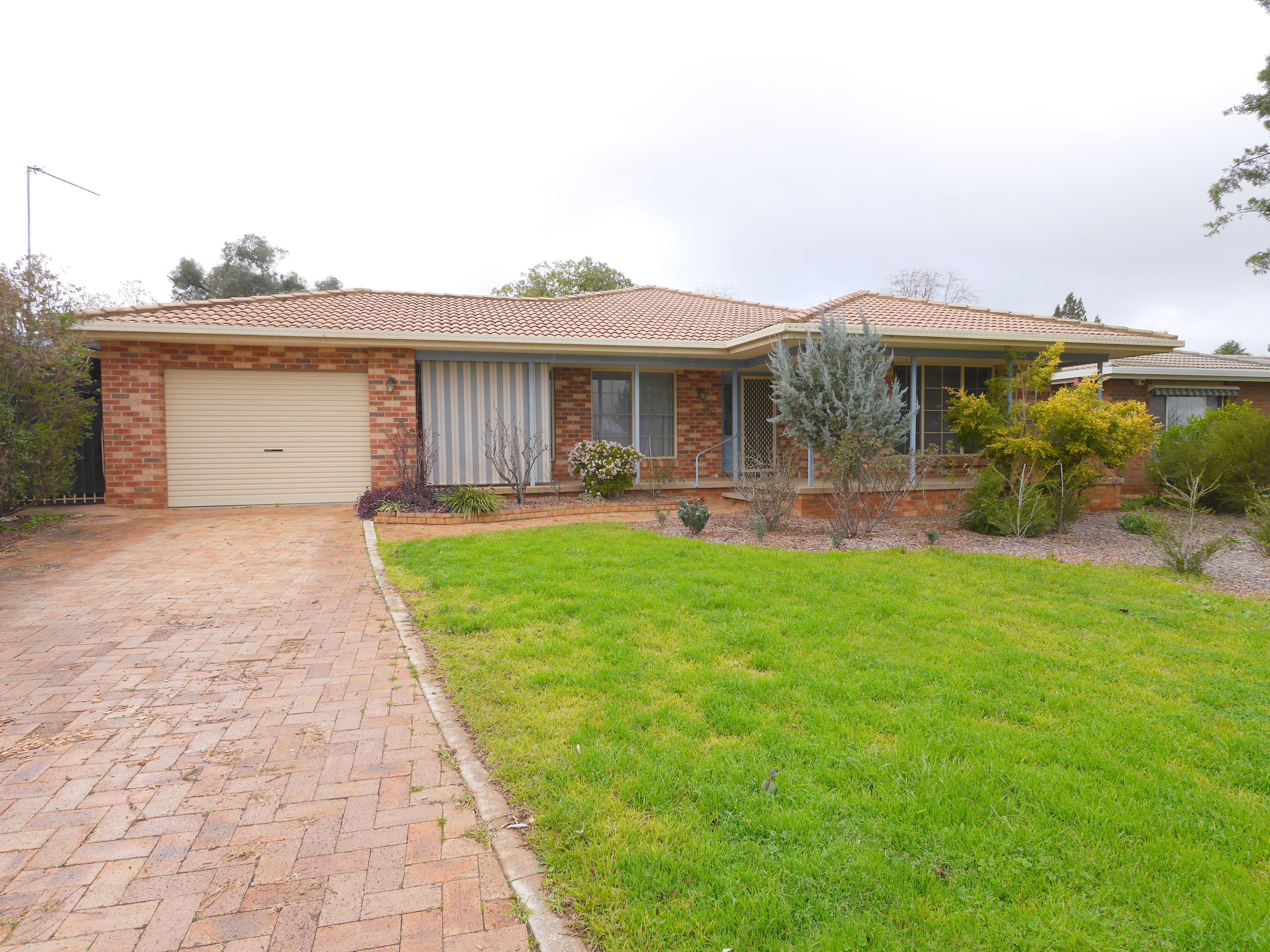 36 Nambucca Circuit, Cowra - Image 1