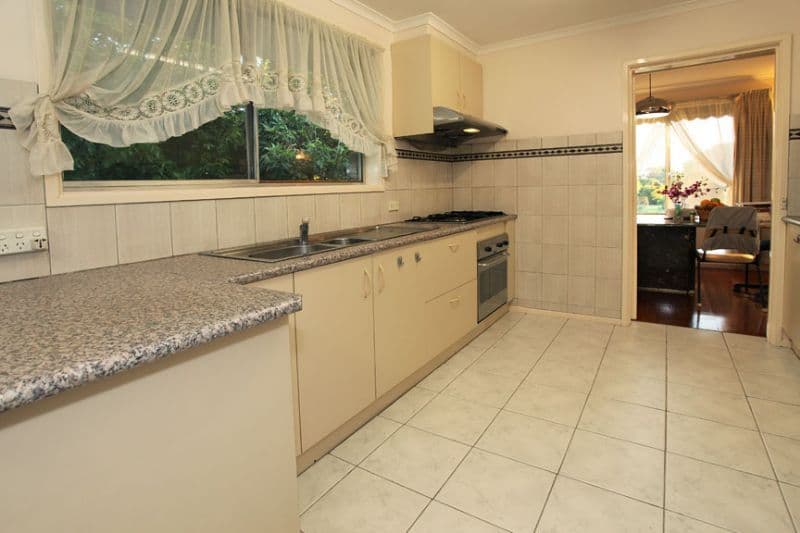 81 Tiverton Drive, MULGRAVE VIC 3170, Mulgrave - Thumbnail 3