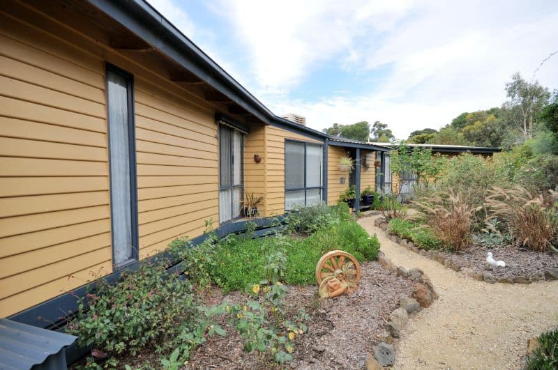 8 Cunningham Street, SHELFORD VIC 3329, Shelford - Thumbnail 2