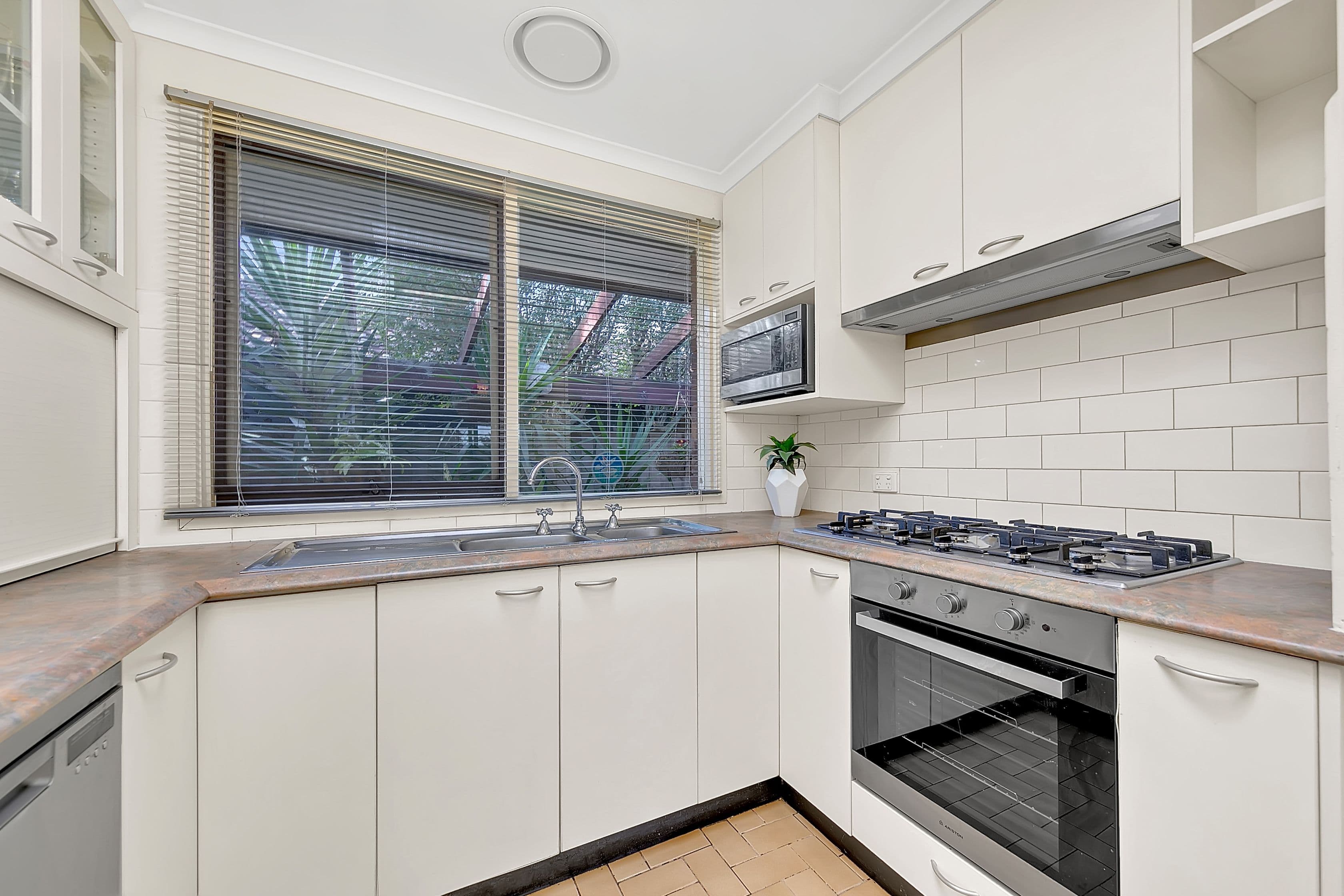 74 Redleap Avenue, Mill Park VIC 3082, Mill Park - Thumbnail 3