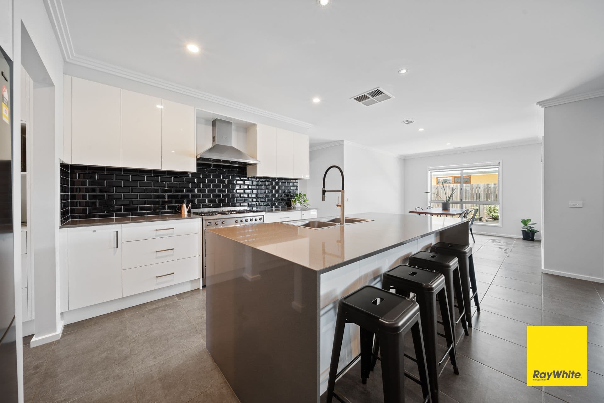 11 Hopkins Street, Bungendore NSW 2621, Bungendore - Thumbnail 2