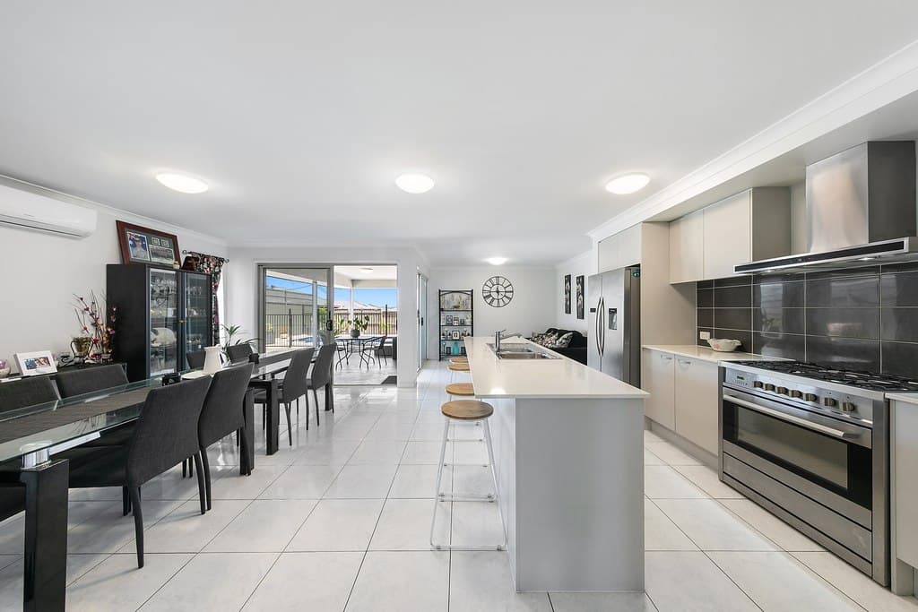 20 Concord Circuit, Cliftleigh - Thumbnail 2