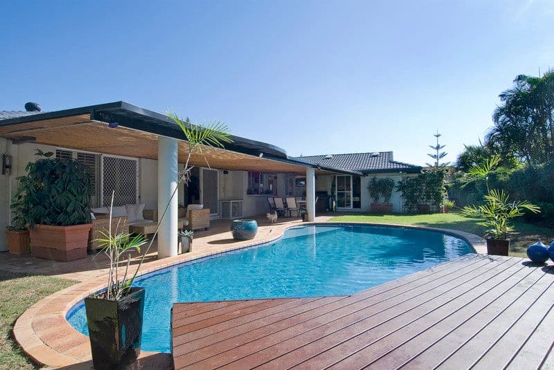 4 Santa Cruz Boulevard, CLEAR ISLAND WATERS QLD 4226, Clear Island Waters - Thumbnail 2