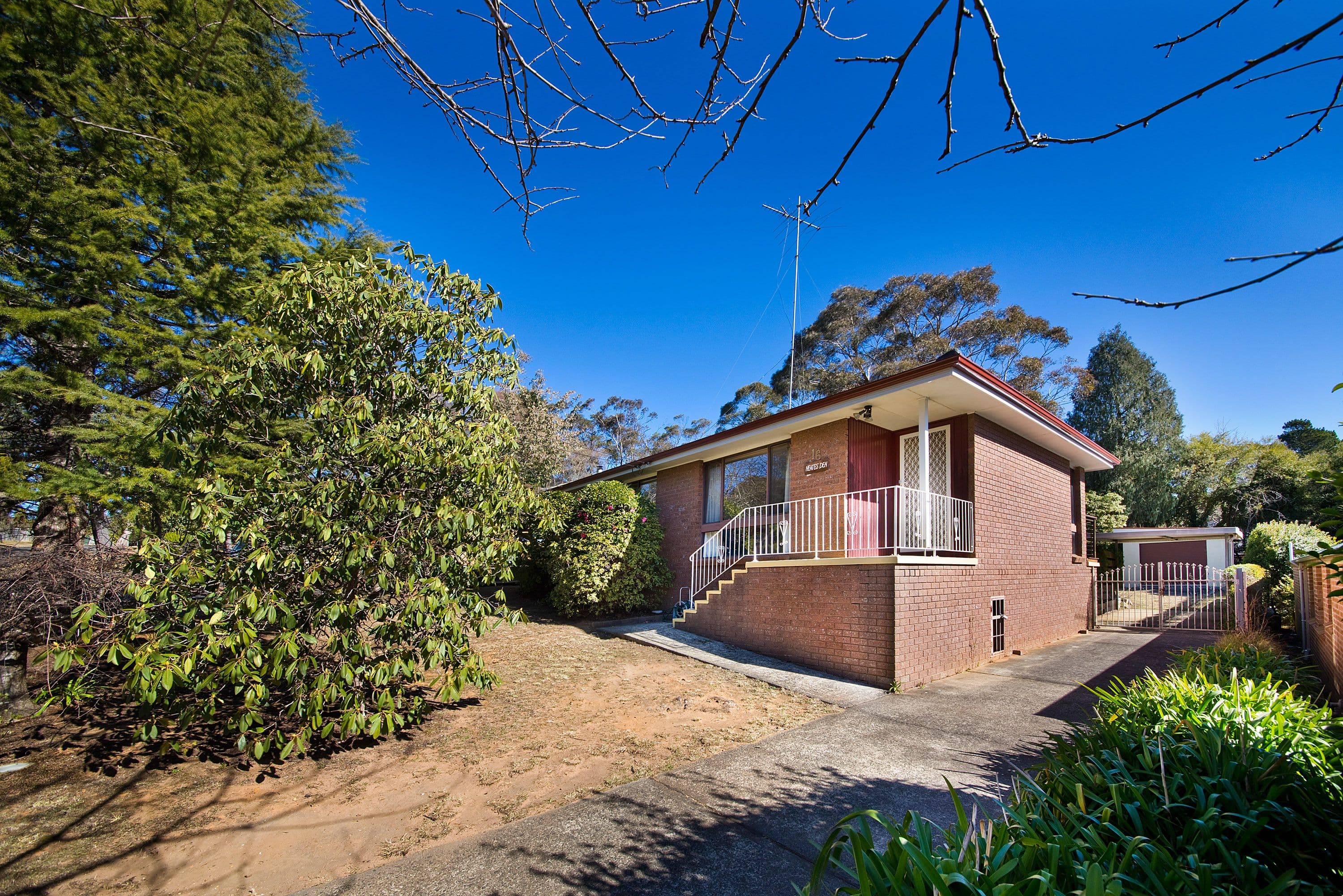 16 Links Road, Blackheath - Image 1