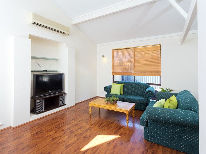 3 Rolland Court, LEEMING WA 6149, Leeming - Thumbnail 2