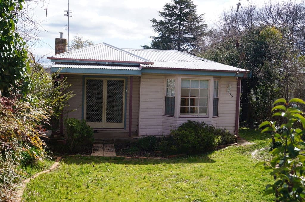 35 Spring Street, Orange - Image 1