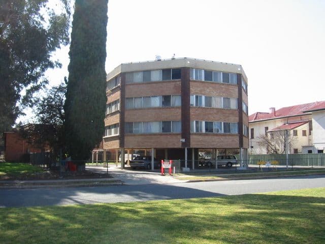18  Trinculo Place, QUEANBEYAN NSW 2620, Queanbeyan East - Thumbnail 2