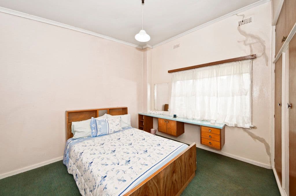 24 Munro Road, QUEANBEYAN NSW 2620, Queanbeyan - Thumbnail 8