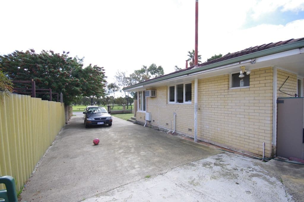 18 Shelvock Crescent, KOONDOOLA WA 6064, Koondoola - Thumbnail 5