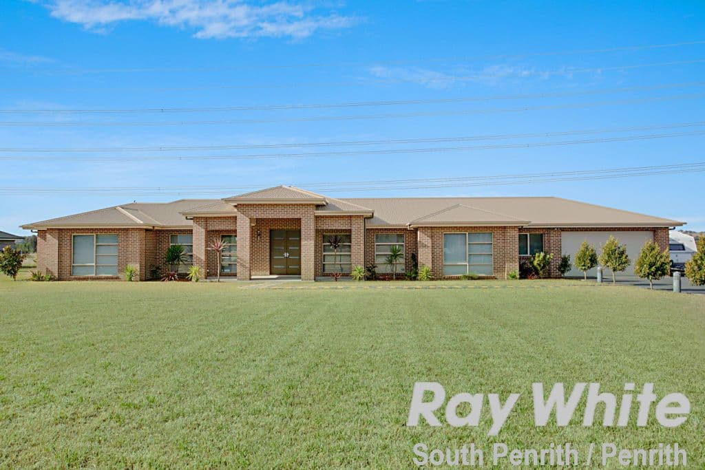 9 Medinah Avenue, Luddenham - Image 1