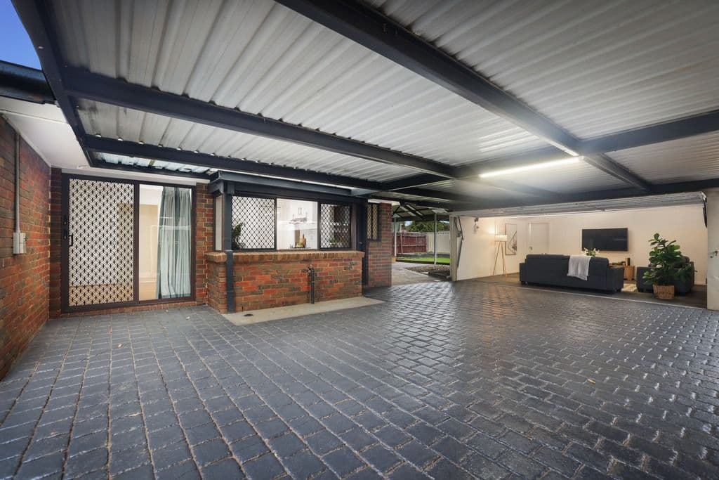 1 Queensbury Way, Werribee VIC 3030, Werribee - Thumbnail 3