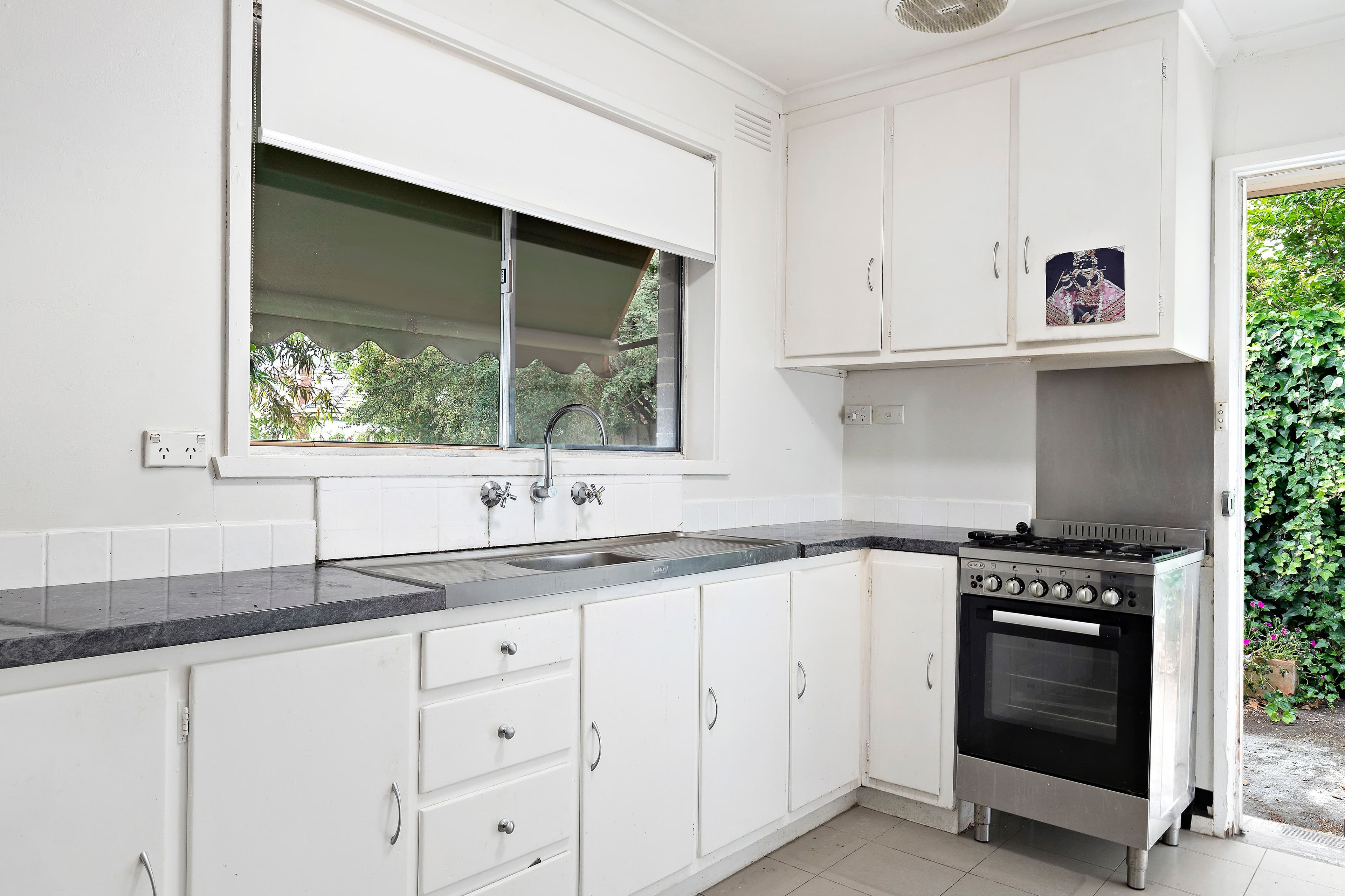 4 Lewis Street, Frankston VIC 3199, Frankston - Thumbnail 2