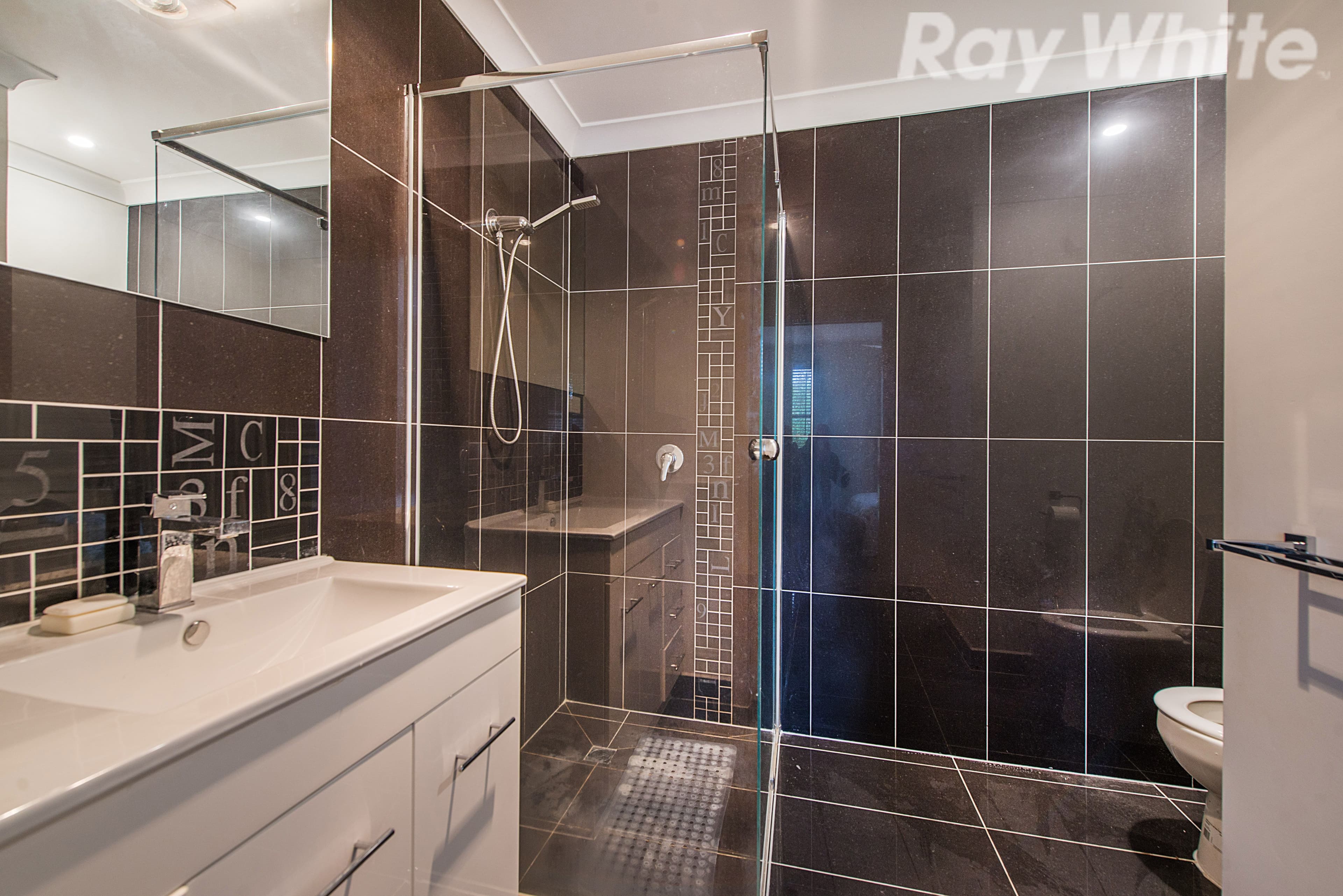 9 Hillview Drive, Kilsyth VIC 3137, Kilsyth - Thumbnail 3