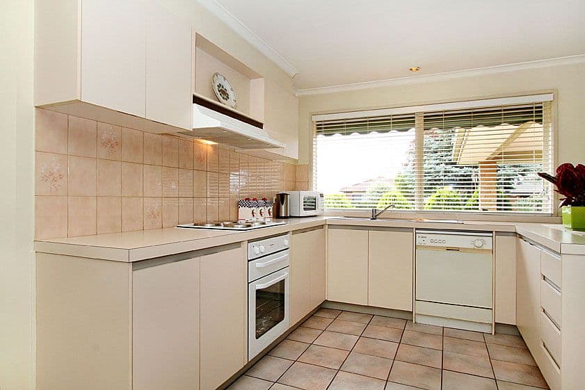50 McLaughlin Crescent, MILL PARK VIC 3082, Mill Park - Thumbnail 2