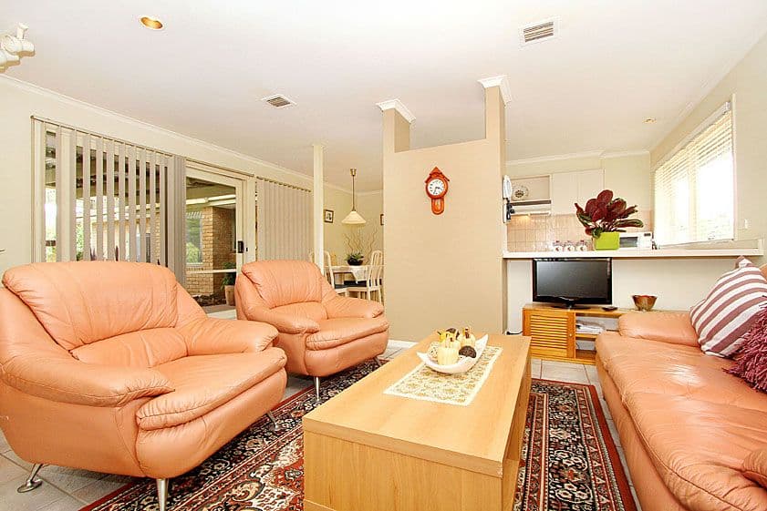 50 McLaughlin Crescent, MILL PARK VIC 3082, Mill Park - Thumbnail 4