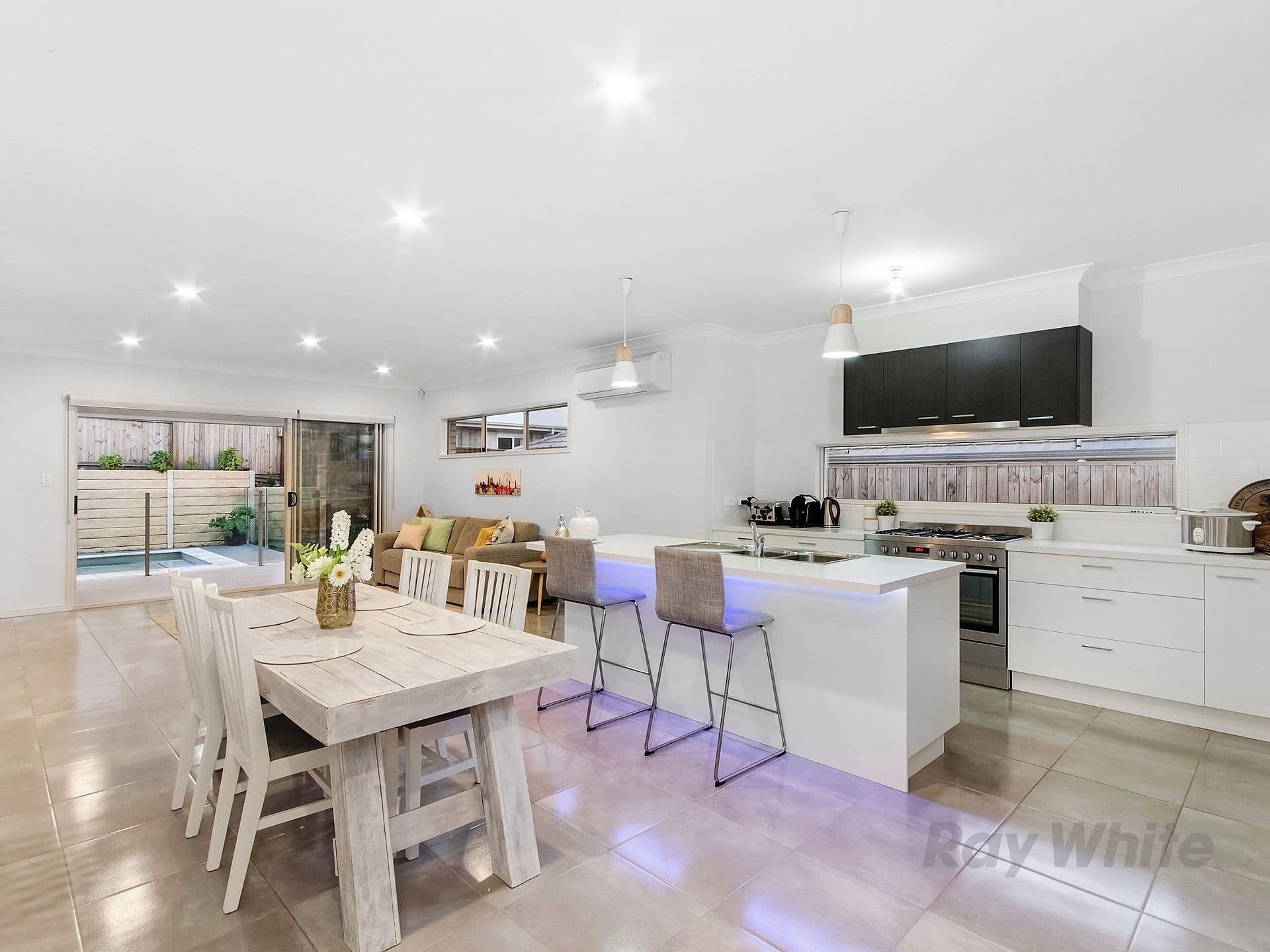 16 Hunter Street, ORMEAU HILLS QLD 4208, Ormeau Hills - Thumbnail 3