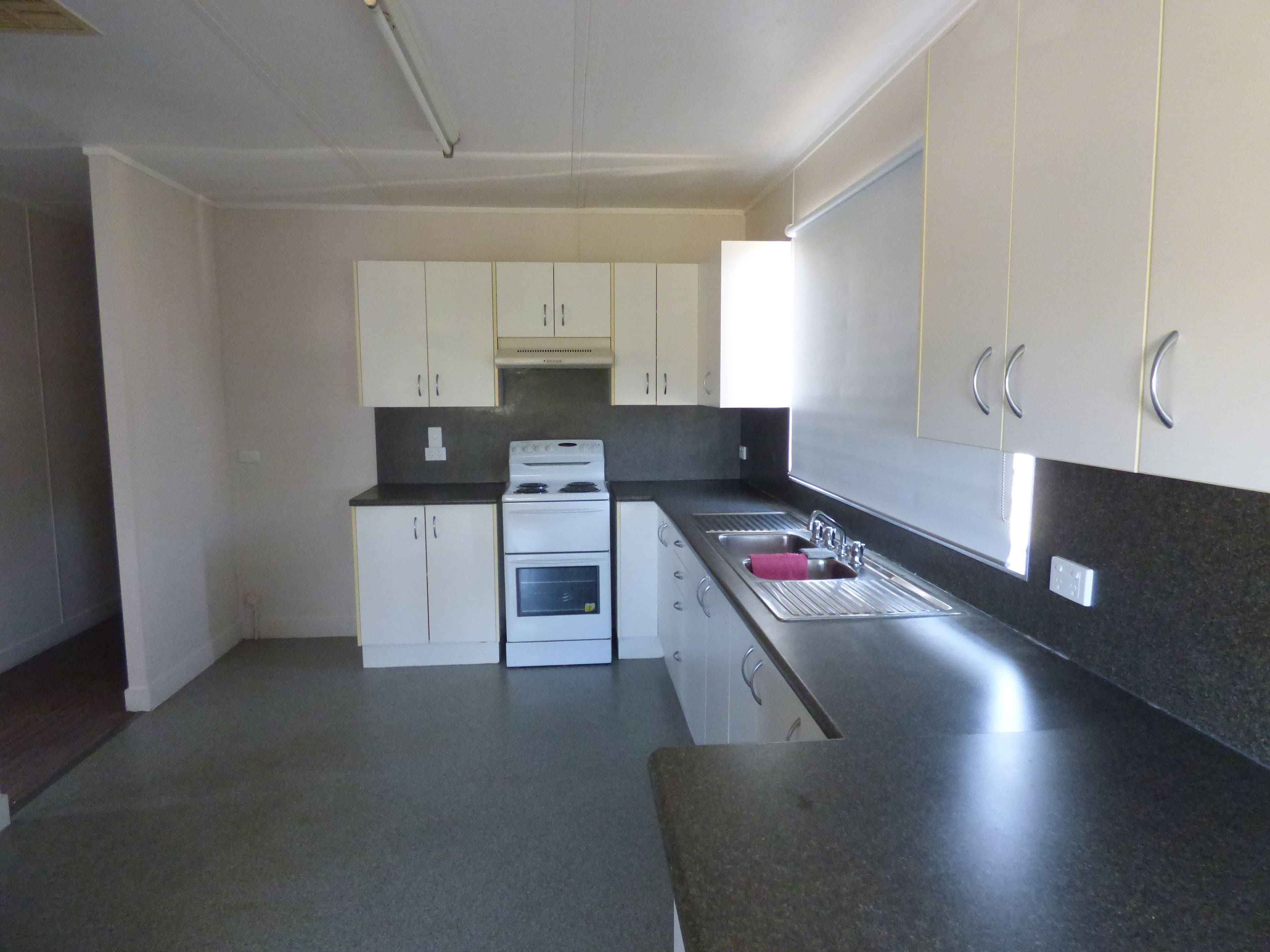 15 Holland Street, Roma QLD 4455, Roma - Thumbnail 4