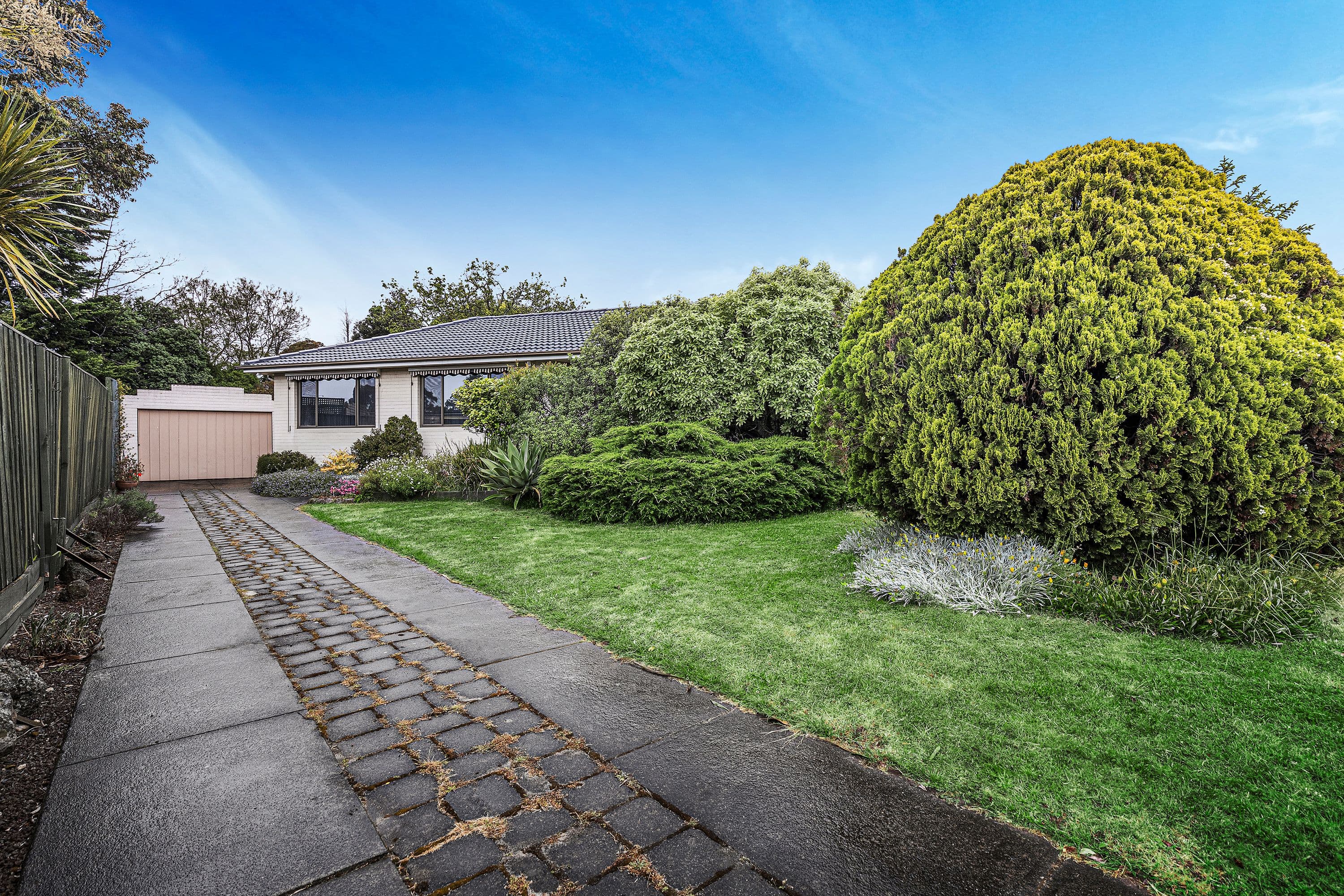 4 Cromer Crescent, Mulgrave VIC 3170, Mulgrave - Thumbnail 2